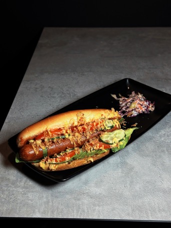 Хот дог с сосиской из свинины