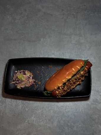 Хот дог с куриной сосиской