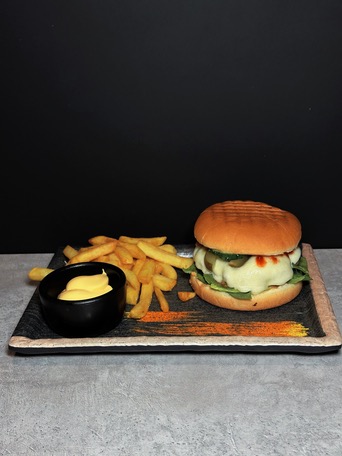 Бургер с куриной котлетой