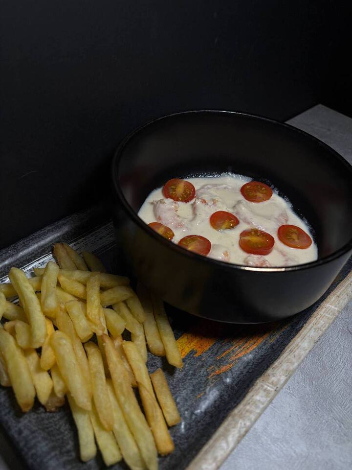 Жаренные креветки в сливочном соусе 