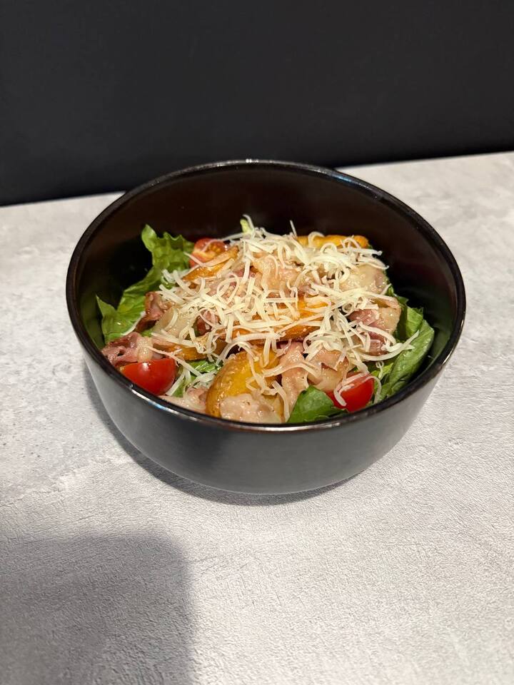 Теплый салат с беконом 